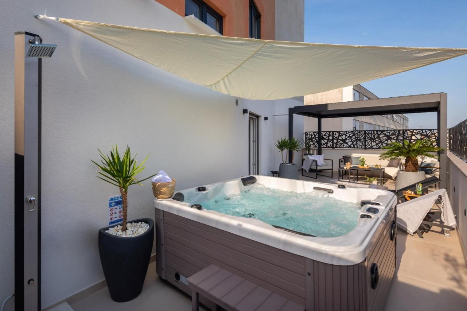 Luxury Apartment Silvery In Split Center With Jacuzzi, Sauna And Parking Luaran gambar